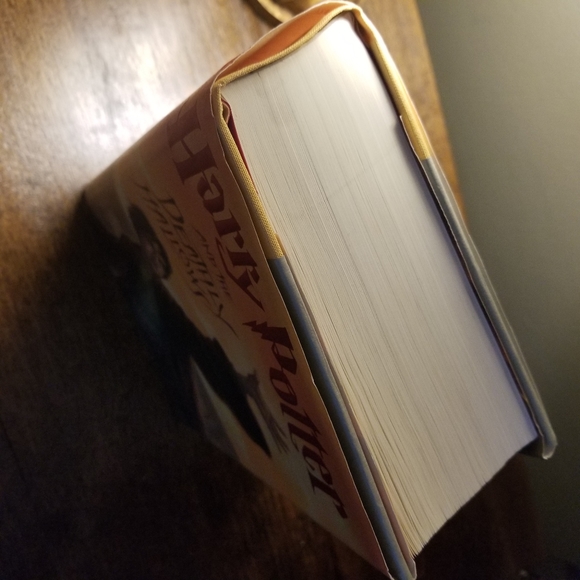 Harry Potter And The Deathly Hallows Hardcover Book J. K. Rowling - Picture 3 of 11